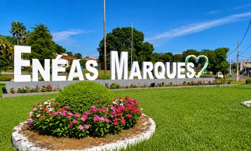 MP investiga suspeita de servidores baterem ponto de casa para receber horas extras em Enéas Marques