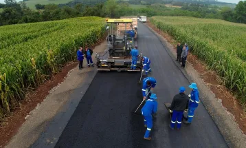 Asfalto no campo: Pacote milionário transforma logística do agro no interior de Toledo