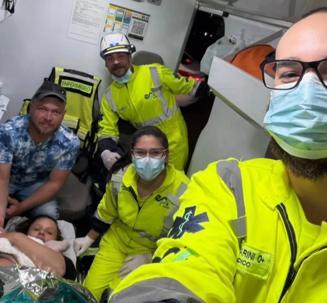 Bebê nasce dentro de ambulância