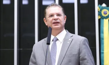 Deputados proíbem sigilo em despesas com viagens e alimentação do governo