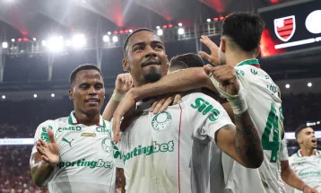 Palmeiras derrota Fla e amplia vantagem na liderança do Brasileiro