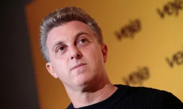 Bolsa Família: após dizer que beneficiários buscam 'atalhos', Huck se explica na web