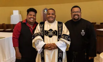 Irmãos são ordenados padres no mesmo dia em igreja onde cresceram no Paraná