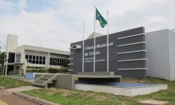 Novos vereadores tomam posse após cassação por corrupção em Toledo