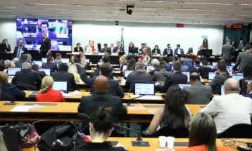 Por 34 a 4, comissão aprova PEC do fim da escala 6x1; veja a lista de deputados