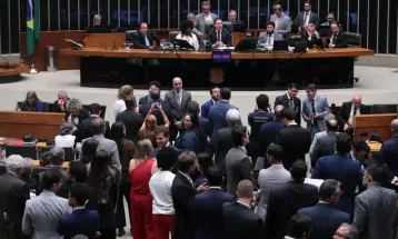 Câmara aprova fim da escala 6x1 por 461 votos; veja regras e como será a transição