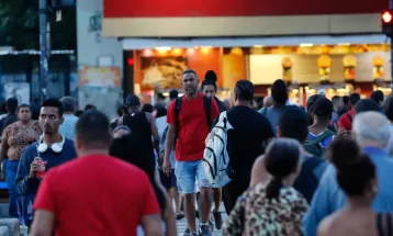 Desemprego chega a 5,8% no trimestre encerrado em abril, diz IBGE