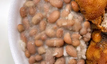 Prints revelam comida azeda servida a trabalhadores em hospital administrado pela CIS
