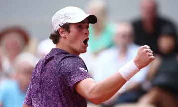 João Fonseca vence Djokovic de virada e faz história em Roland Garros