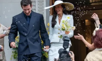 Dua Lipa se casa com Callum Turner em cerimônia reservada em Londres