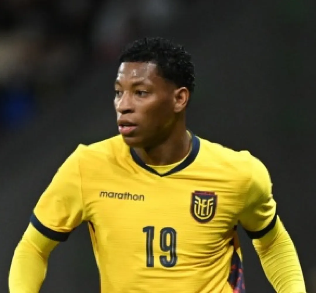 Plata deve ser titular na Copa