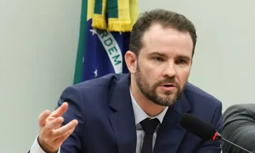 Ministro da Fazenda diz que dívida pública do Brasil é alta, mas está sob controle