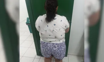 Mulher de 37 anos é presa após fingir ser adolescente e viver mais de um ano com família em SC