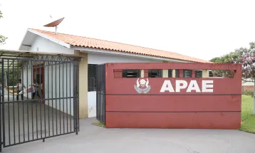 Recebendo por dedicação exclusiva, servidora da APAE trabalhava em outro município durante horário de expediente