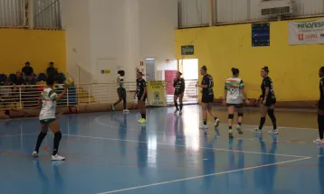 Meninas da Fag Cascavel estreiam na Liga Nacional de handebol com derrota para Criciúma