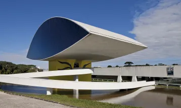 Museu Oscar Niemeyer promove visita mediada em Libras neste sábado (13)