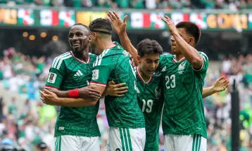 México bate África do Sul em jogo com gol de Jiménez e 3 expulsões de Wilton