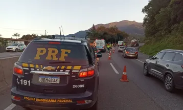 Motociclista de 33 anos morre após bater em mureta na BR-277 em Morretes
