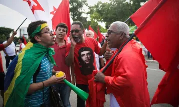 Pesquisa aponta que maioria dos brasileiros está fora da polarização política