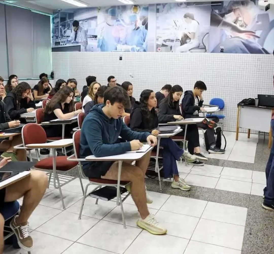 estudantes aula desenrola