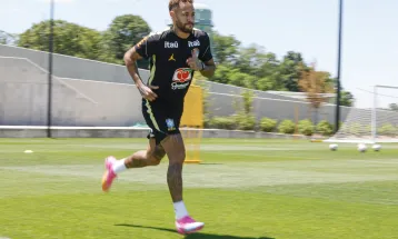 Neymar vai a campo pela primeira vez em treino da Seleção Brasileira