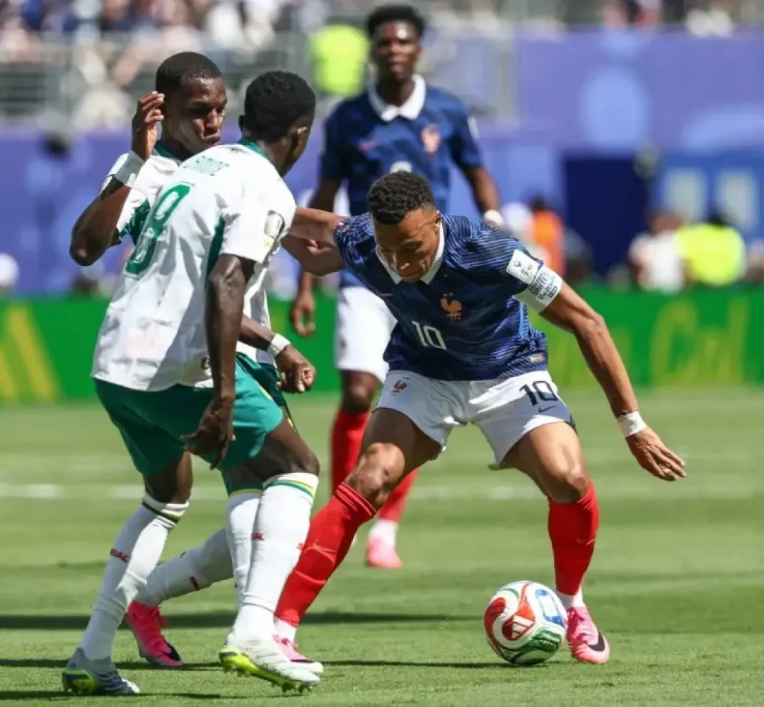 Mbappé fez dois na vitória francesa