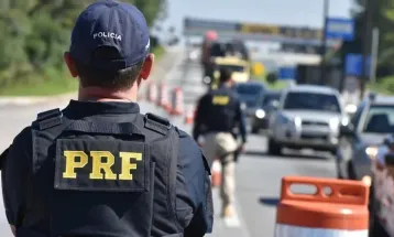 PRF apreende 26 fuzis, 16 pistolas e mais de 5 mil munições no Oeste do Paraná