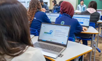 MP aponta riscos à proteção de dados de alunos em programas da Educação do Paraná