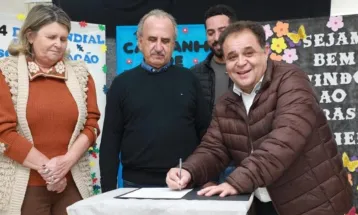 Batatinha garante recursos para novo centro de convivência que começa a ser construído no Riviera