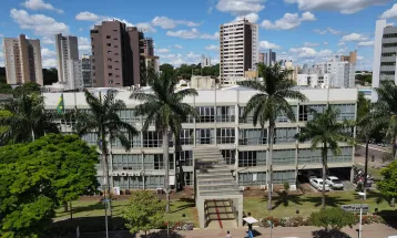 Umuarama mantém mais médicos terceirizados do que concursados e entra na mira do TCE-PR
