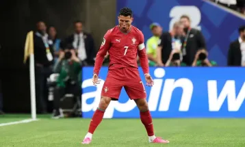 Cristiano Ronaldo marca duas vezes, Portugal goleia o Uzbequistão e assume liderança do Grupo K