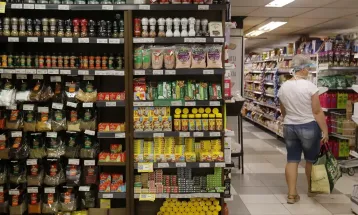 Indústria brasileira empregou 8,7 milhões de pessoas em 2024; setor de alimentos lidera geração de vagas