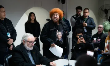 “Seus higienistas, filhotes de coronéis”: protesto marca reunião sobre população em situação de rua na Câmara de Curitiba