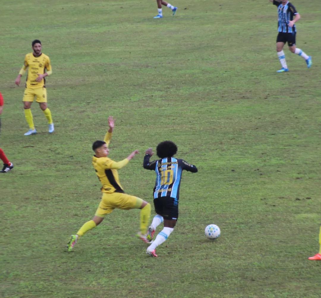 O Grêmio venceu o Cascavel por 2 a 1
