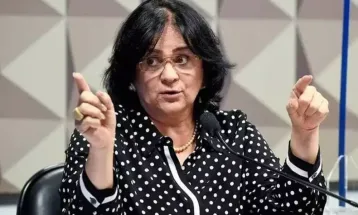 Damares alves lidera boicote a encontro de mulheres com Flávio Bolsonaro