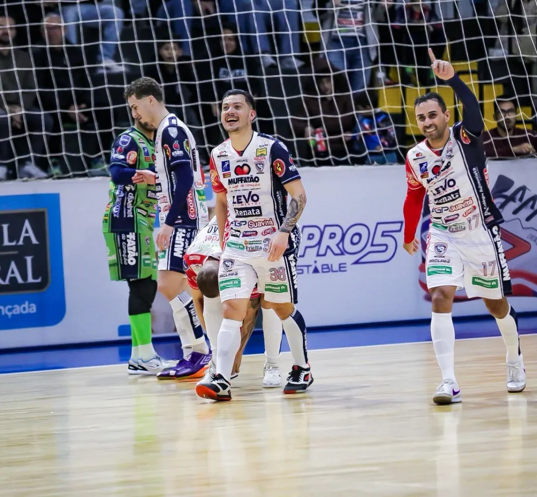 O Cascavel Futsal goleou no ginásio da Neva