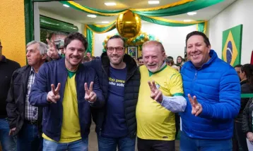 Inauguração de QG bolsonarista termina com acusação de racismo contra deputado Vermelho