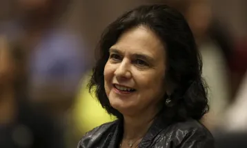 Nísia Trindade lança livro sobre bastidores da pandemia e defende preservação da memória da covid-19