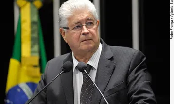 STF manda restabelecer aposentadoria especial de Roberto Requião