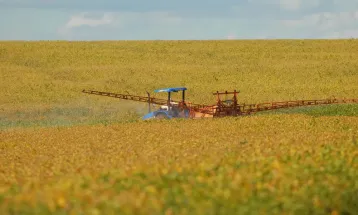 Alep debate impactos da deriva de agrotóxicos e regras para pulverização no Paraná
