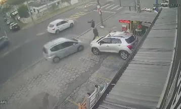 Idoso de 75 anos morre após carro invadir calçada na Rua Francisco Derosso