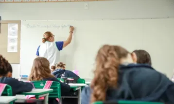 Câmara aprova mudanças na educação e cria auxílio para compra de material escolar em Cascavel