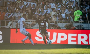 Vitória x Vasco: onde assistir, horário, escalações e estreia de Pedro Emanuel no Brasileirão