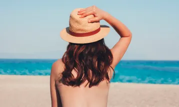 IAB apoia projeto que retira topless da tipificação de ato obsceno