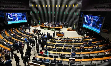 Congresso prorroga análise de medidas provisórias sobre veículos, diesel e companhias aéreas