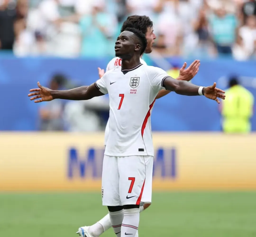 bukayo saka inglaterra