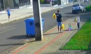 Pai que chutou filha é denunciado pelo MP por tortura e agressões em Francisco Beltrão