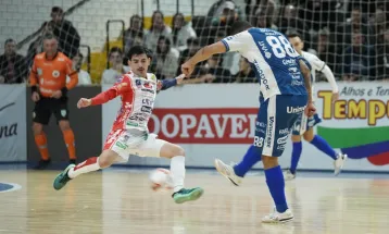 Cascavel Futsal reage, mas perde para o Pato no Ginásio da Neva