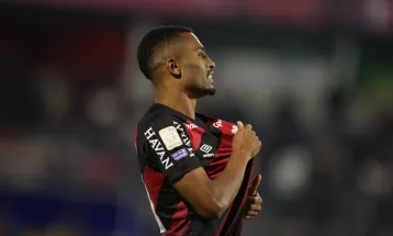 Athletico vira sobre o São Paulo fora de casa e assume a terceira colocação do Brasileirão