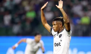 Botafogo descarta venda de Danilo apesar de propostas milionárias de Palmeiras e Zenit